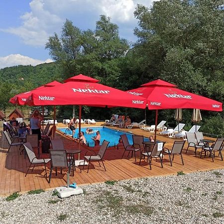 فندق Camp Sutjeska تجينتيستيه المظهر الخارجي الصورة